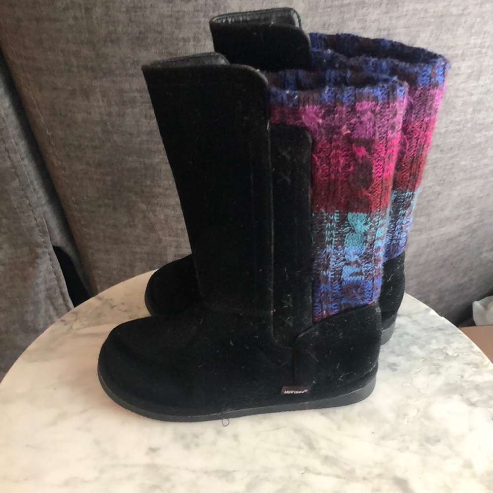 Mukluks sweater boots. Sueded. 13